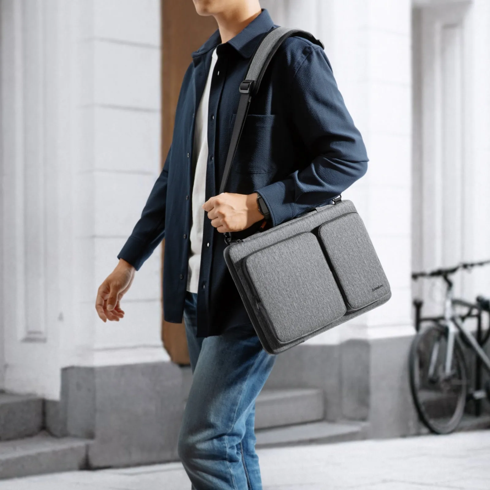 Defender-A42 Laptop Shoulder Bag for 15 inch MacBook Air